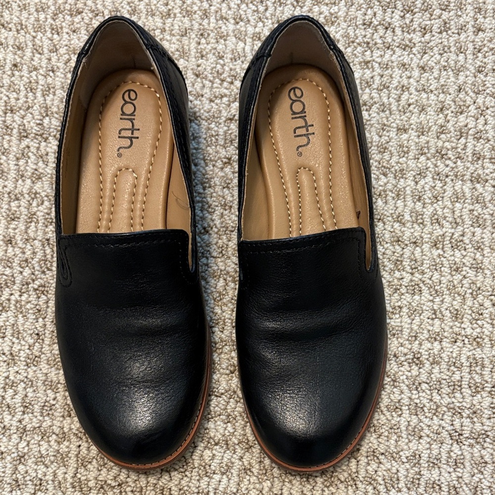 Earth Women's “Edna” Black Leather Loafers 7W